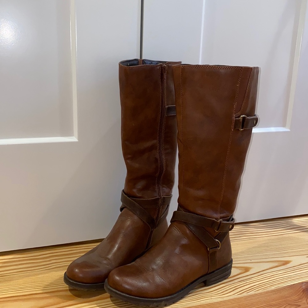 brown buckle boots